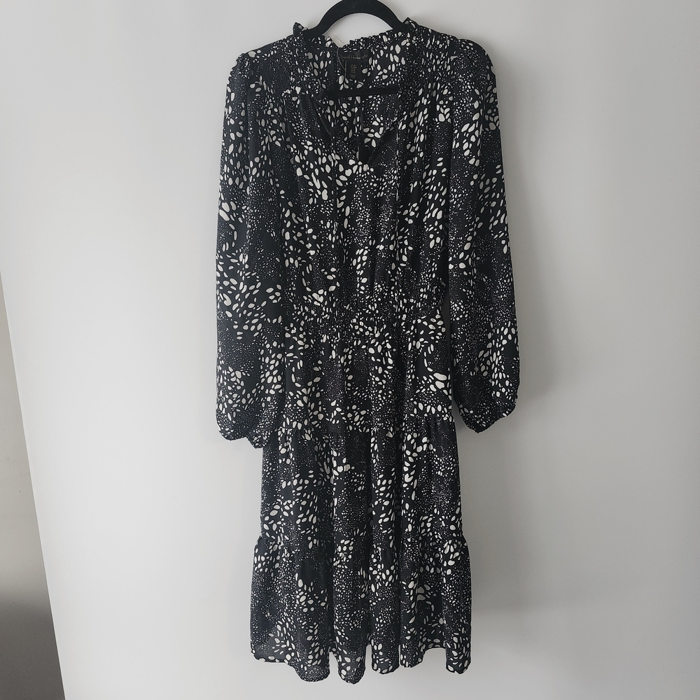 NWT House of Harlow 1960 Black & White Abstract Print Smocked Midi Dress Size M